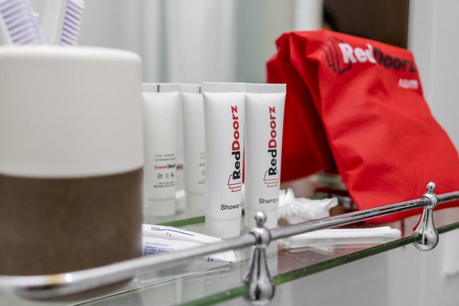 Reddoorz Near Gajah Mada Plaza 2 Hotel Jakarta Ngoại thất bức ảnh