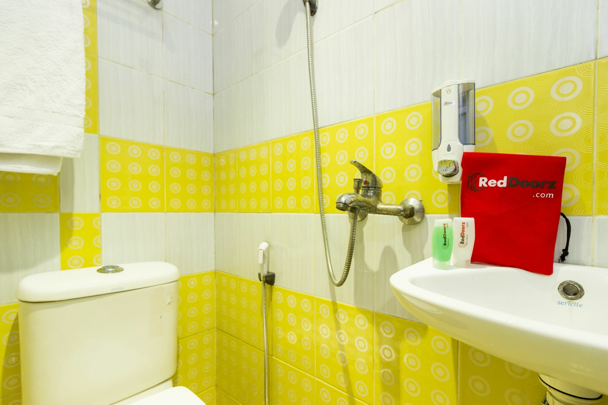 Reddoorz Near Gajah Mada Plaza 2 Hotel Jakarta Ngoại thất bức ảnh