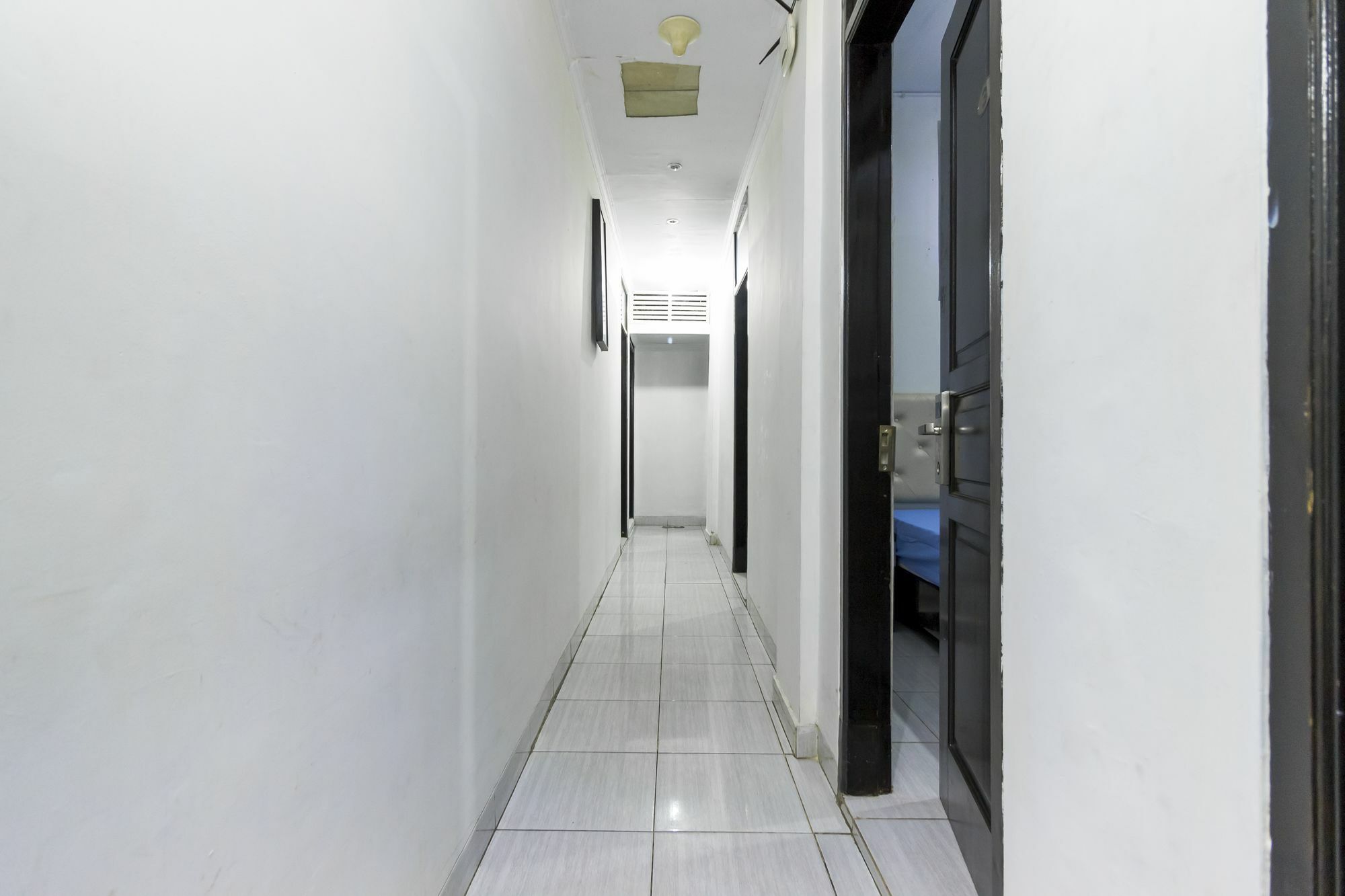 Reddoorz Near Gajah Mada Plaza 2 Hotel Jakarta Ngoại thất bức ảnh
